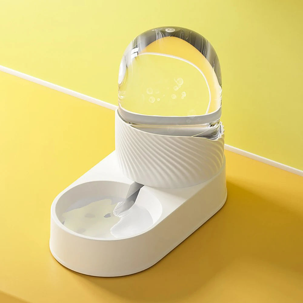 Dispensador de agua y comida para gatos