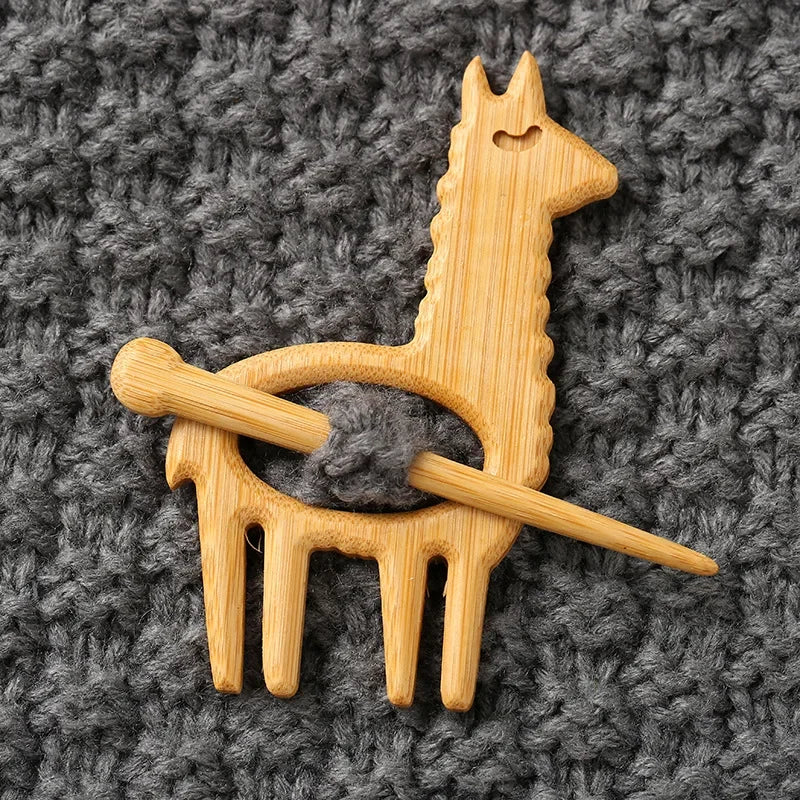 Broche con pasador de madera para tejidos