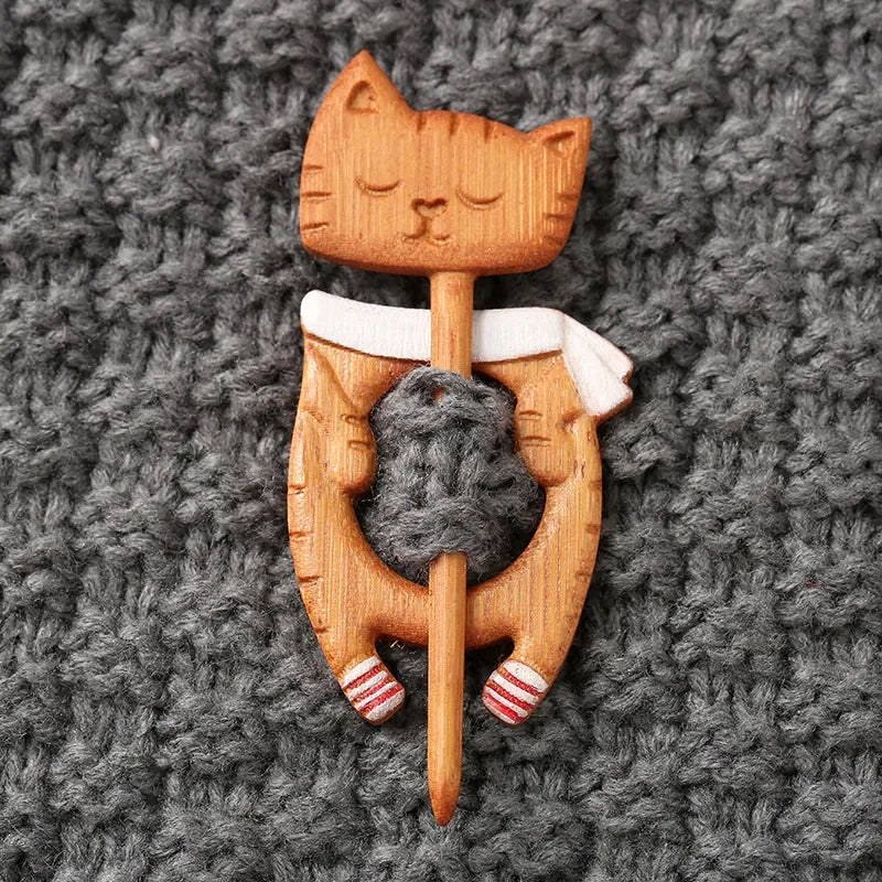 Broche con pasador de madera para tejidos